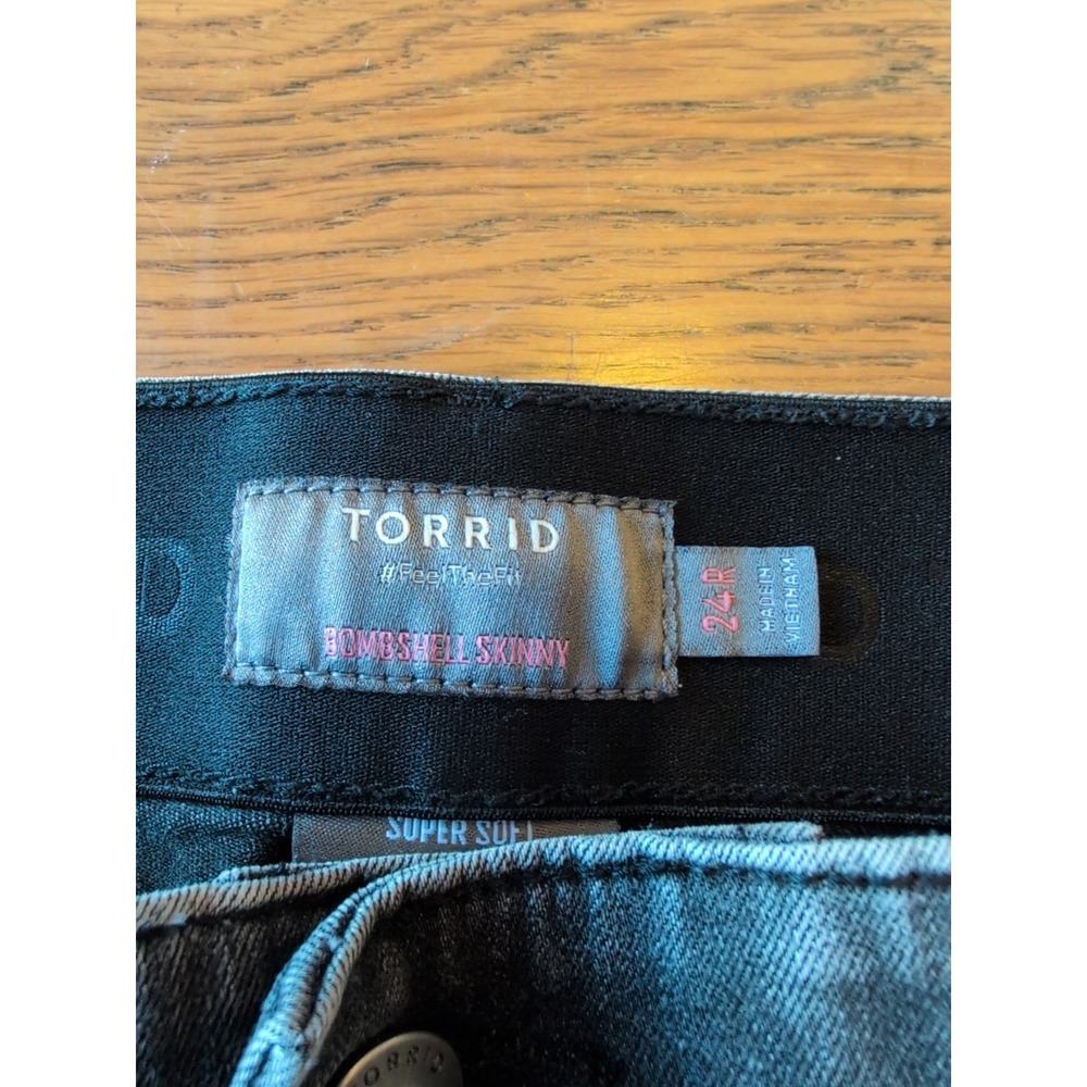 Torrid Jeans Bombshell Skinny Womens Sz 24R Gray Front Seam Stretch Split Hem - Picture 3 of 10